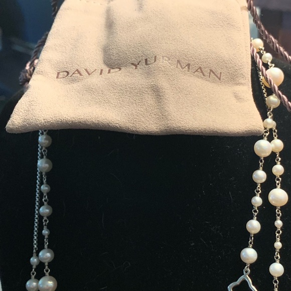 Elegant Pearl and Silver Necklace - Picture 2 of 8